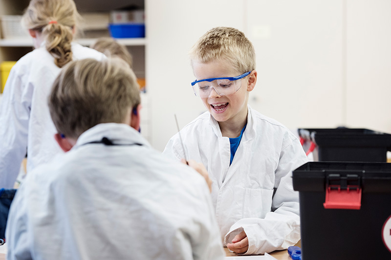 Sicher experimentieren im Chemielabor